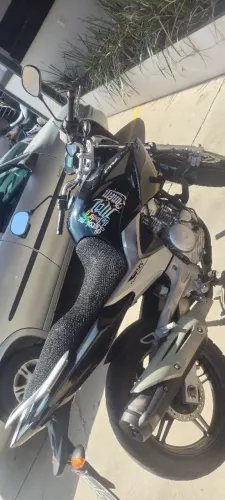 Vendo moto Yamaha fazer 250 2019 tem multa, 2026 pago, pneus bons, alarme mecânica boa