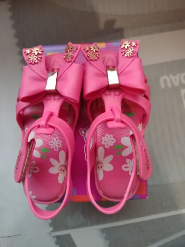 Sandália rosa tamanho 25