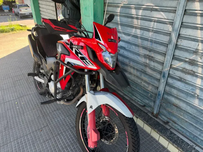Vendo uma moto XRE rally 2022 único dono