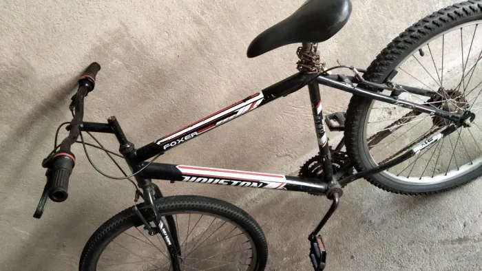 Vendo bicicleta semi nova