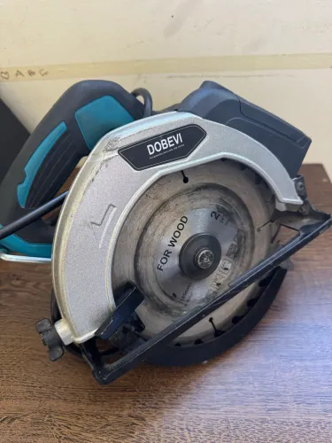 Serra Circular Elétrica Dobevi 1580W - semi nova