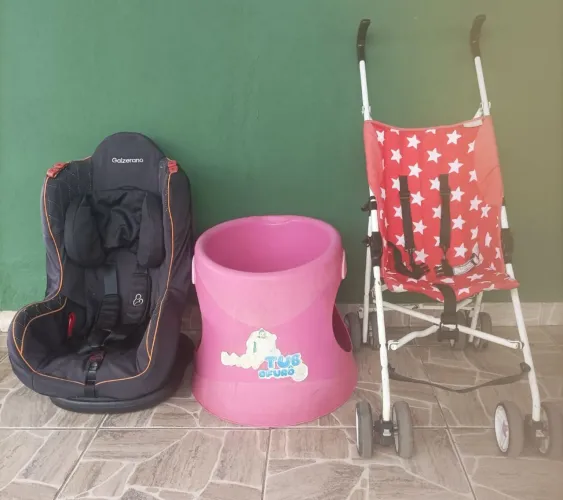 Conjunto carrinho de bebê com banheira ofurô e cadeirinha de assento Galzerano