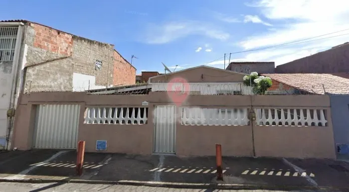 Casa ampla com 3 suítes a venda no bairro Floresta, Fortaleza-CE REF: 3995