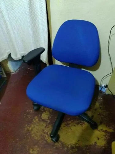 Cadeiras para escritório, diversos modelos, bom estado. E outros.