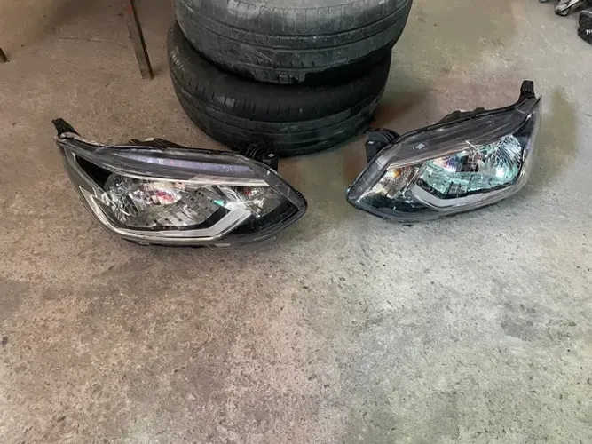 par de faróis chevrollet Onix plus