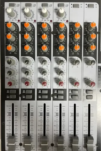 Mesa de Som 8 Canais para L0CAÇAO @venturysound