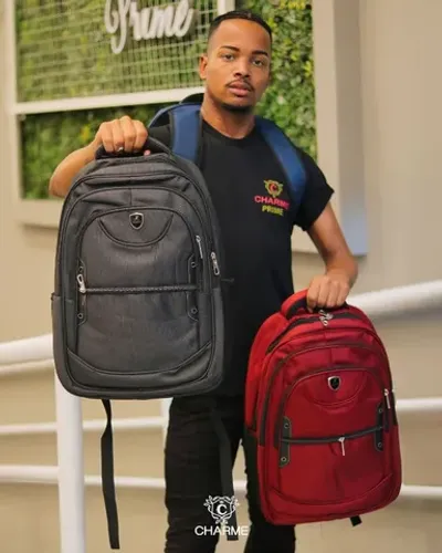 Mochila Escolar Premium: Estilo e Durabilidade para a Volta às Aulas!