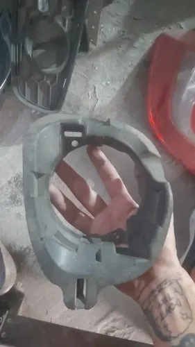Acabamento Esquerdo do Farol Renault Sandero Antigo