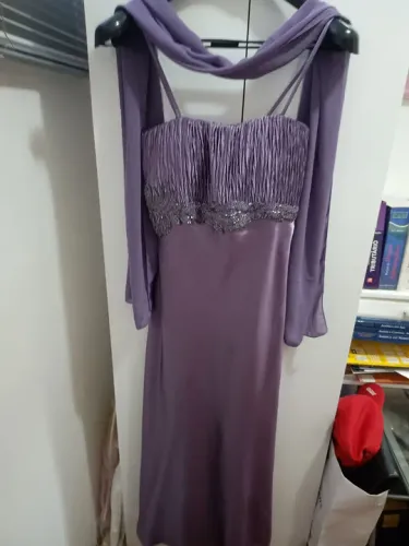 Vestido Longo Lilás com Detalhes em Casa de Abelha 