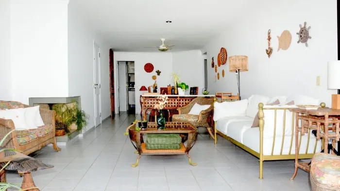 Apartamento a venda no condomínio Sorocotuba III, Guarujá