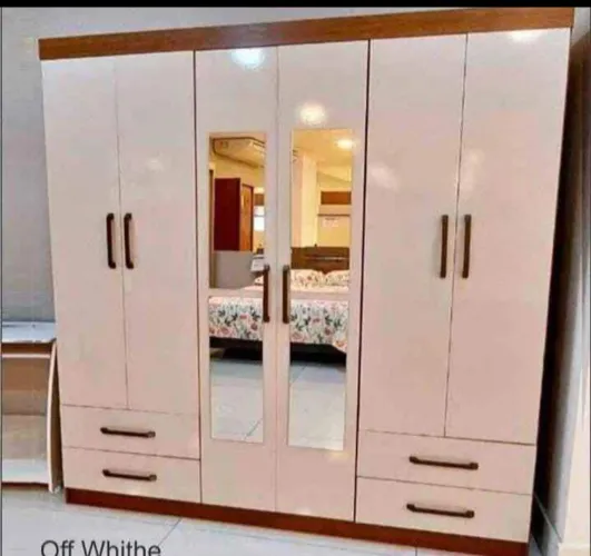 Vendo! guarda roupa 6 portas 4 gavetas e espelho