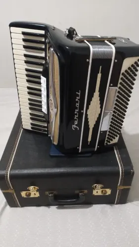 Acordeon Ferrari 120 baixos (Made in Italy)