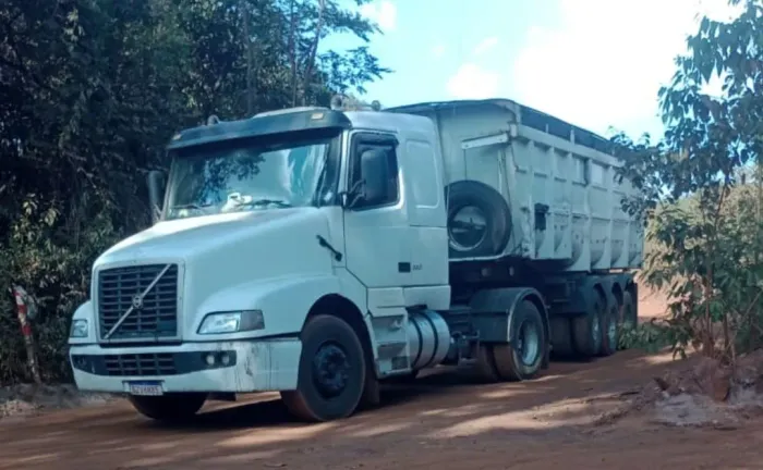 VOLVO NH380 4X2 05/ 05 AR CONDICIONADO 