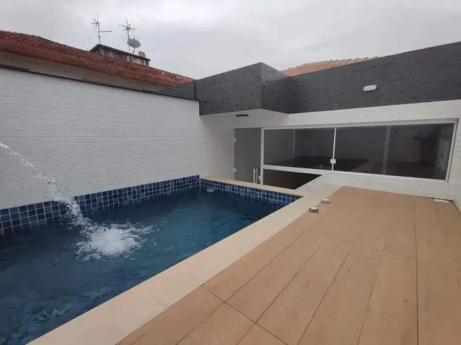 Casa à Venda no Embaré, Santos  Financiamento e Permuta Aceitos