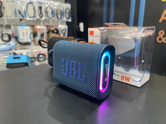 Caixa de Som JBL com Iluminação e 8W de Potência