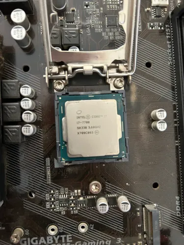 Intel core i7-7700 