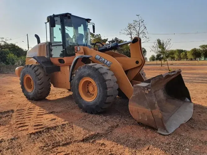 Pá carregadeira case 821E ano 2016