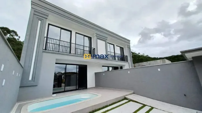 Casa com piscina à venda em Camboriú 11min da praia