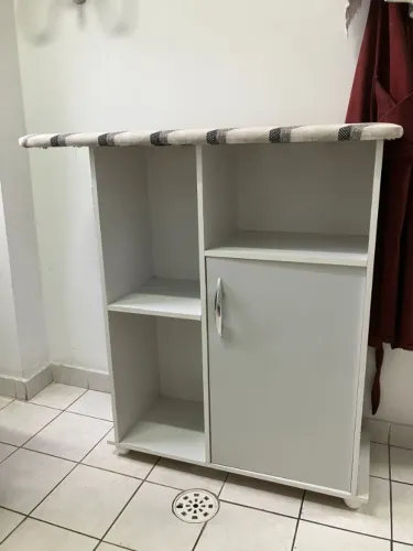 Mesa de Passar com armario