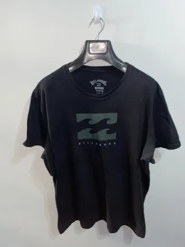 Camiseta Billabong tamanho G - Preta