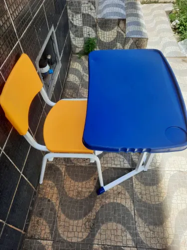 Cadeira Escolar com Mesa Acoplada - Ideal para Estudos