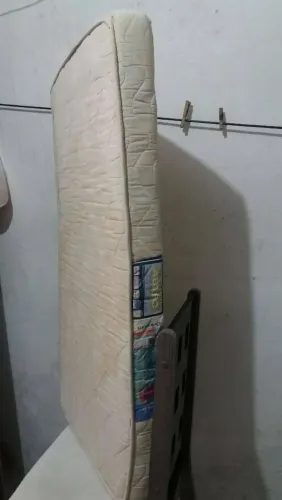 Colchão pra berço americano.