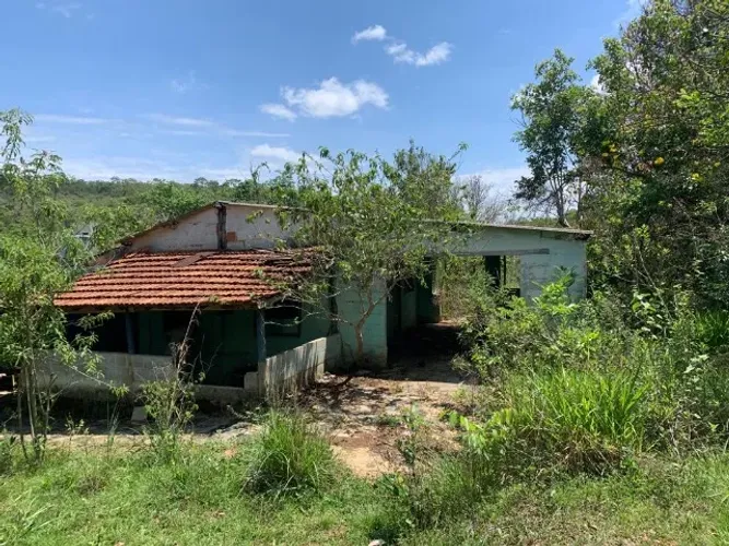 Terreno rural 7.8ha, casa antiga, barracão, arvores frutíferas, 2 nascentes,2 lagoas.