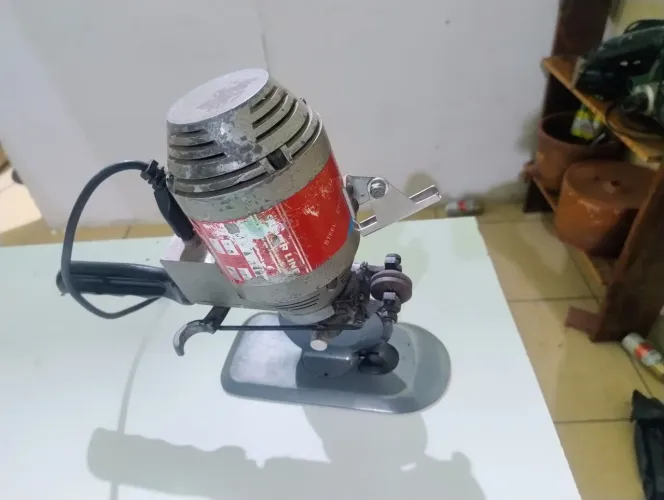 Máquina de corta tecido 