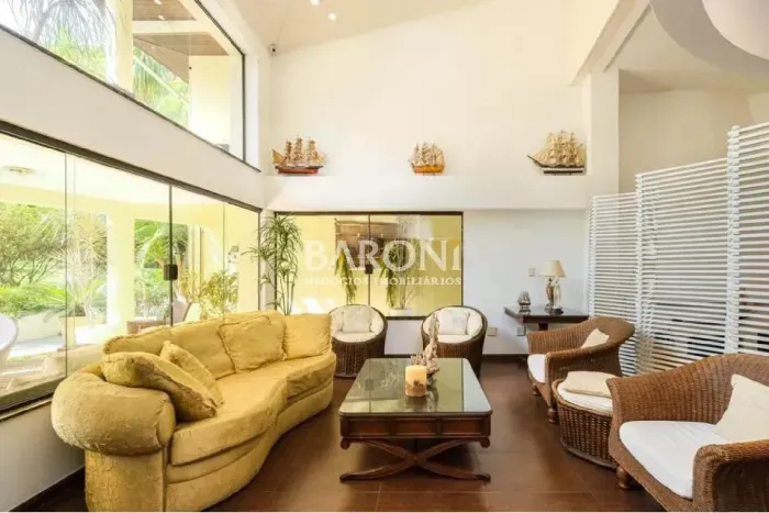 Casa à venda no Brooklin, condomínio fechado, 700m², 4 suítes, 4 vagas, condomínio com pis