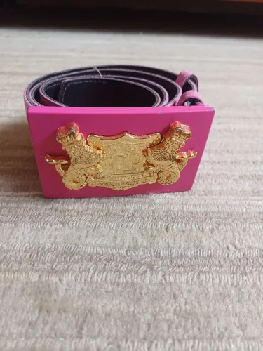 Cinto Rosa com Fivela Dourada