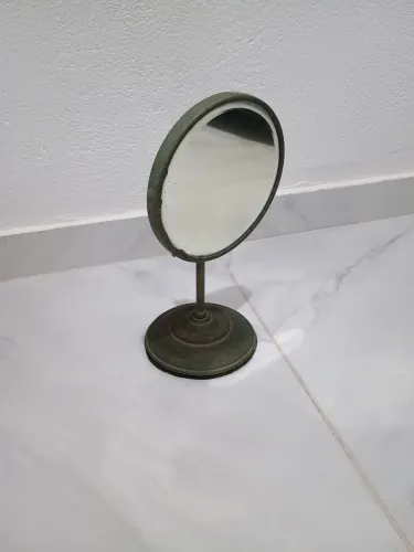 Espelho de mesa vintage - Decorativo e charmoso