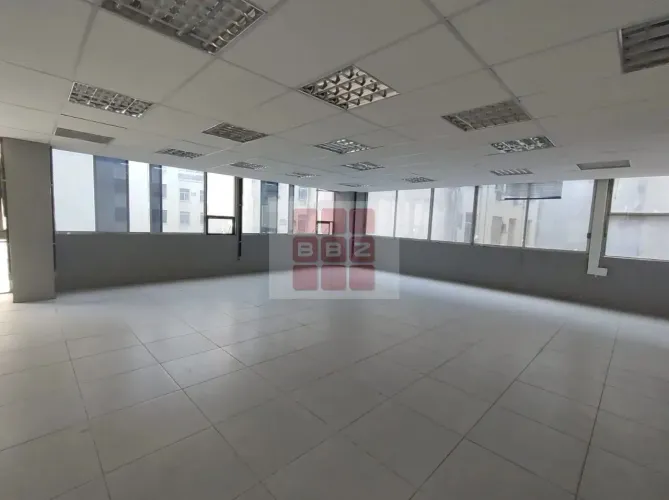 Sala comercial para locação na República, São Paulo-SP: 1 sala, 2 banheiros, 101m². Excele