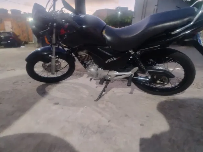 Vendo moto toda em dias * chamar zp