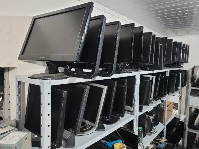 Monitores de 16", 17", 18,5" e 19" (somente venda - leia a descrição)