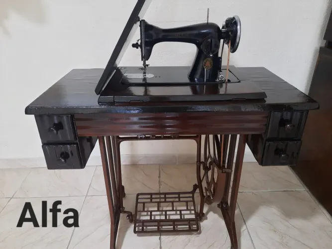 Máquina de Costura Alfa