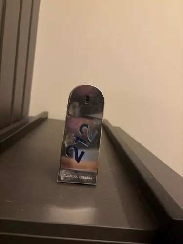 Perfume 212 men heroes skate EDT