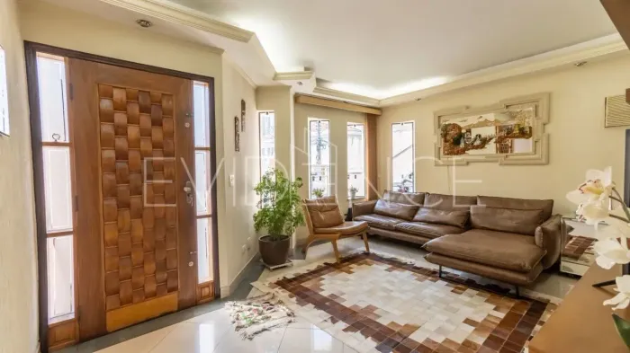 Casa à venda de 142 m² com piscina e 2 vagas na Mooca