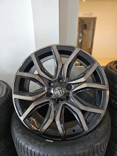Jogo de roda Toyota hilux gr aro 22 6x139