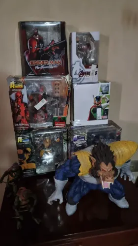 Lote  Action Figures - Marvel, DC e Dragon Ball