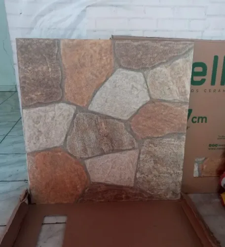 Piso 67X67 NARCISO MRE RET ARIELE