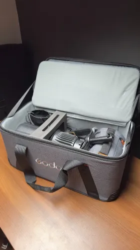 GODOX SPOTLIGHT VSA 26 (COM CASE + 3 GOBOS)