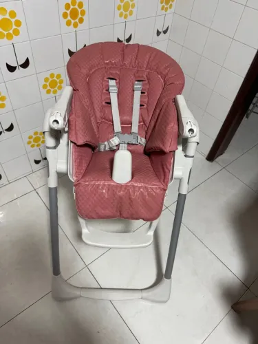 Cadeirinha de bebê para alimentação