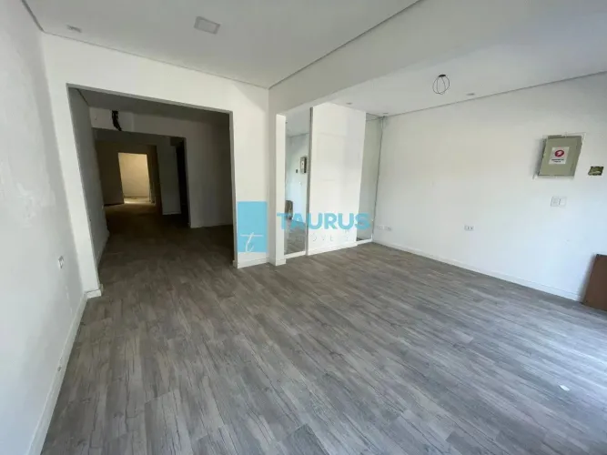 Loja para locação, 2 salões, 1 vaga, 190 m², Moema.