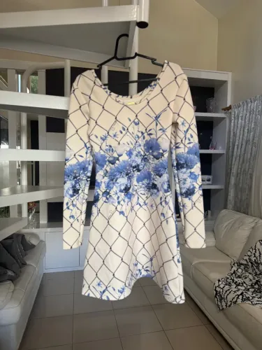 Vestido lança perfume 