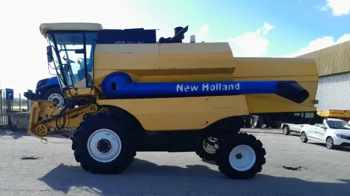 Colheitadeira New Holland TC5070