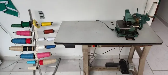 Máquina de costura Overlock
