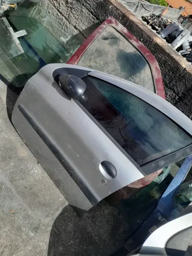 Porta Lateral Direita Peugeot 206 - Prata