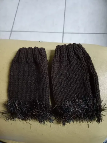 Luvas de tricô feitas a mão com detalhe em franja