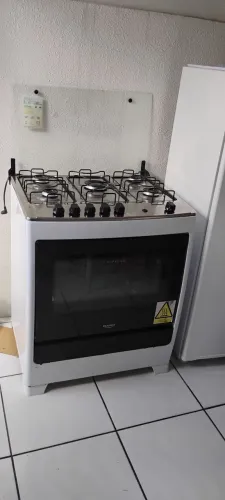 Fogão 5 Bocas, com defeito na Porta do Forno, + funcionando perfeitamente bocas e Forno.
