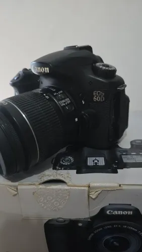 Cânon 60D com caixa